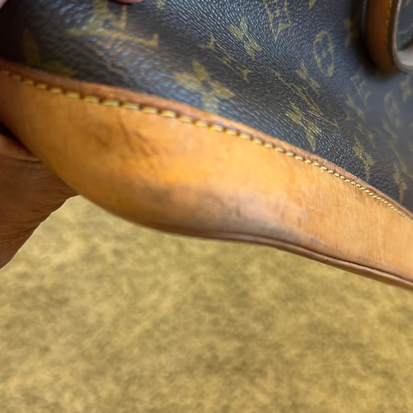 Louis Vuitton Authentic Alma Monogram Canvas w/ COA and twillys - Picture 10 of 16